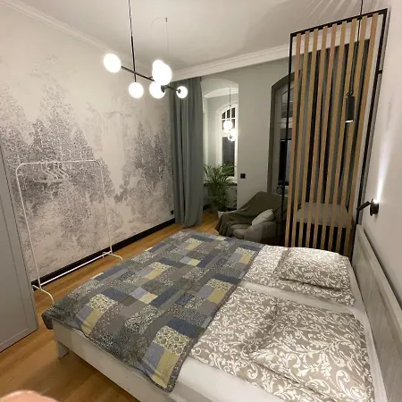 Apartment Przystanek Dabrowskiego 13 *