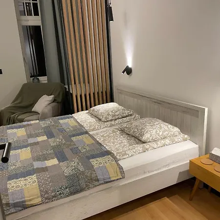 Przystanek Dabrowskiego 13 Apartment